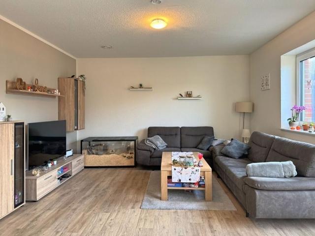 Wohnen auf einer Ebene: KfW 40+ Reihenendhaus mit Terrasse und Carport in Ostgroßefehn
