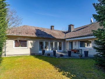 Wohnen auf einer Ebene lichtdurchfluteter Winkelbungalow mit Südwest Terrasse und geschütztem Garten in Bielefeld Brackwede