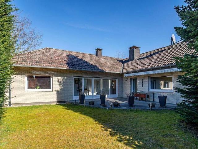 Wohnen auf einer Ebene lichtdurchfluteter Winkelbungalow mit Südwest Terrasse und geschütztem Garten in Bielefeld Brackwede