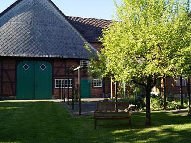 WOHNEN AUF GROßEM RESTHOF IM WESERBERGLAND