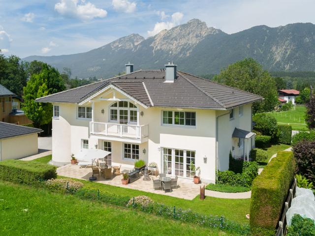 Wohnen auf höchstem Niveau! Villa mit Einliegerwohnung und Wellnessbereich