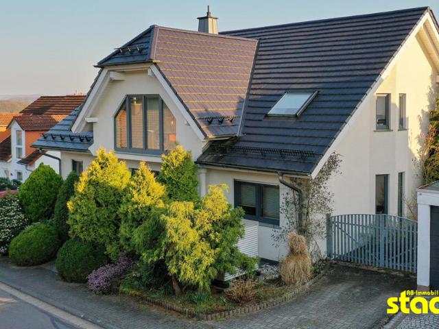 Wohnen auf höchstem Niveau – Einfamilienhaus in Top Lage mit Einliegerwohnung und Doppelgarage