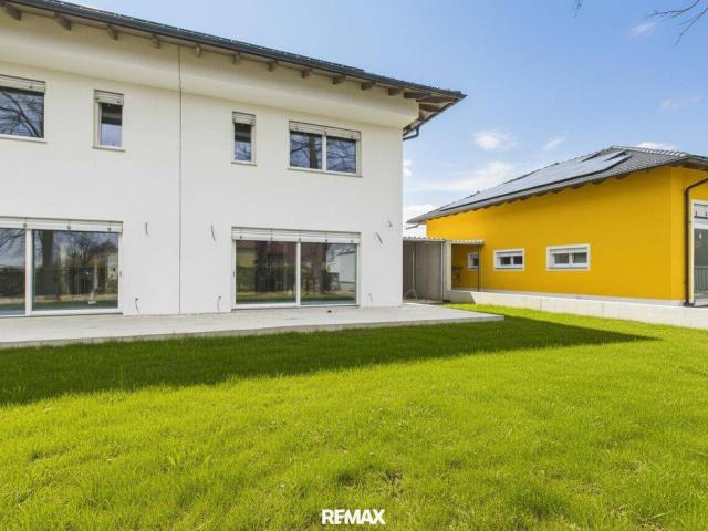 Wohnen auf höchstem Niveau – Energieautarke Premium‑Doppelhaushälfte mit Garten
