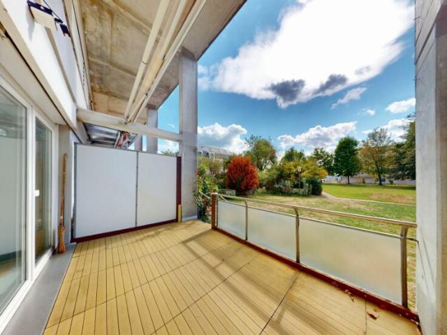 Wohnen auf zwei Ebenen! Charmante 3.5 Zimmer Maisonette mit Blick ins Grüne