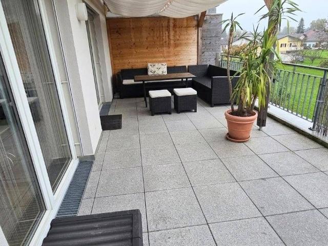 Wohnen auf zwei Ebenen: Charmante Maisonette Wohnung mit Traumterrasse