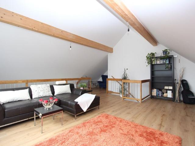 Wohnen auf zwei Ebenen – gemütliche 3,5 Zimmer Galerie Wohnung!