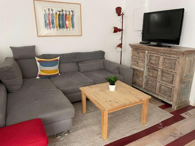Wohnen auf Zeit: Geschmackvolle, voll möblierte 2 Zimmer Wohnung im Souterrain