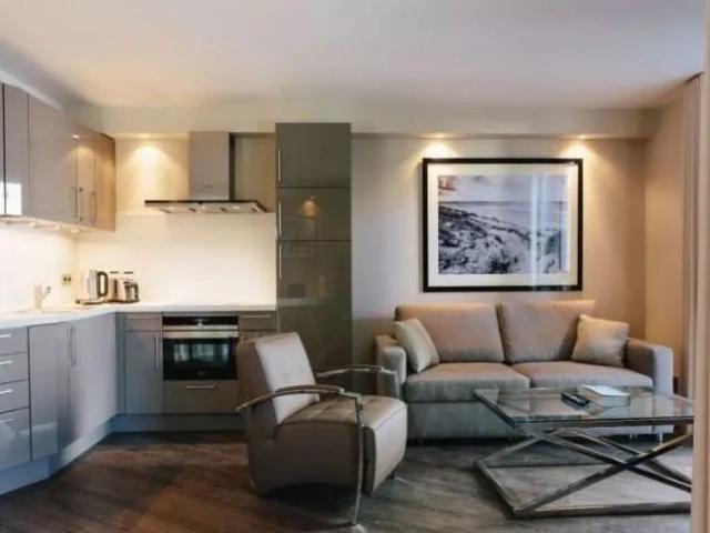 Wohnen auf Zeit! Exklusives 2 Raum Apartment mit Balkon und Tiefgragenstellplatz