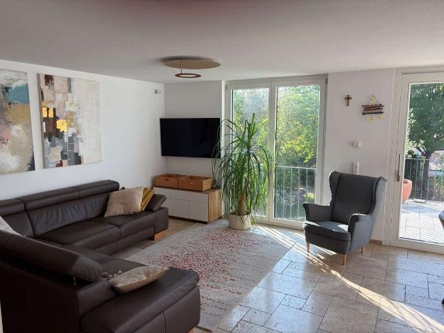 Wohnen auf Zeit: Hochwertige 4 Zimmer Maisonette mit Terrasse, Garten & All inclusive Pauschalmiete