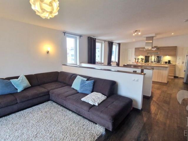 Wohnen auf Zeit Maisonette Wohnung mit Südterrasse, Fußbodenheizung, Keller, Garage.
