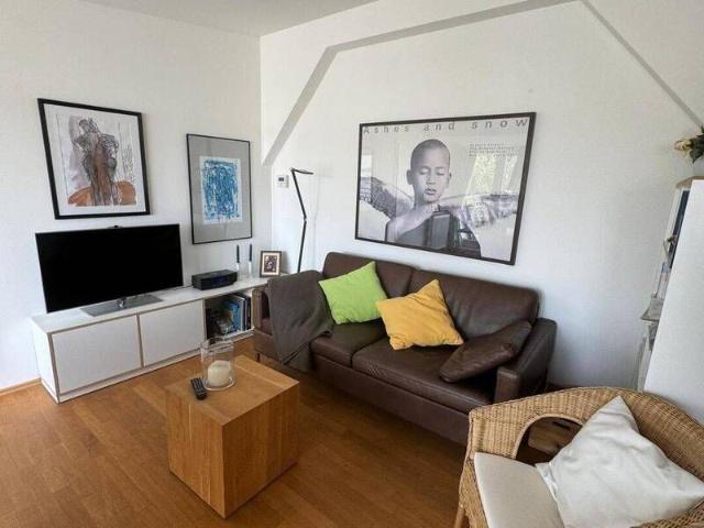 Wohnen auf Zeit / Voll möblierte 2 Zimmer DG Wohnung mit Balkon