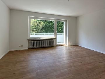 Wohnen auf 2 Ebenen mit Balkon und frisch renoviert