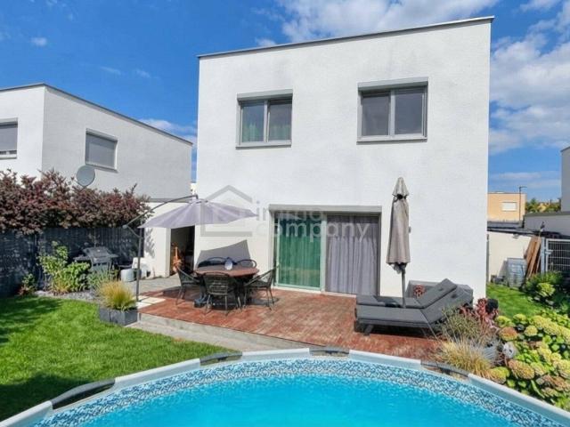 WOHNEN BEI WIEN: Energieeffizienter Familientraum mit Pool, 6 Zimmern und Südgarten