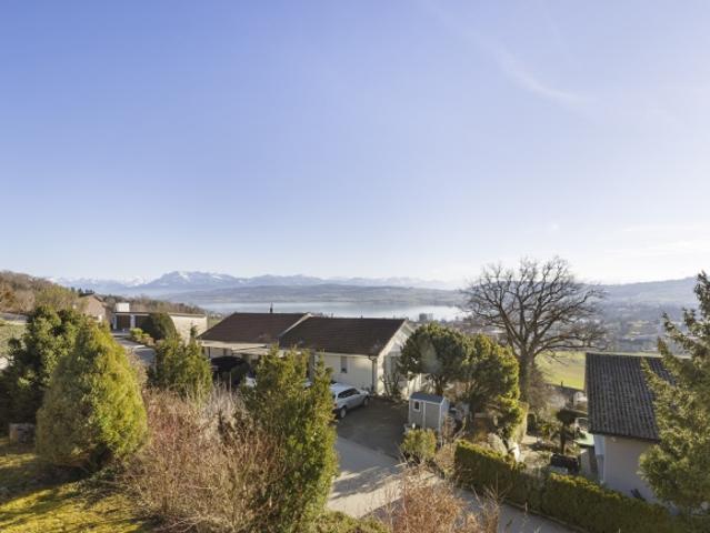 Wohnen der Extraklasse mit See und Bergsicht sowie Hallenbad
