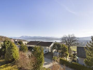 Wohnen der Extraklasse mit See und Bergsicht sowie Hallenbad