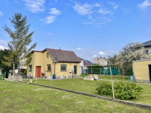 WOHNEN & ENTSPANNEN AUF EIGENGRUND – KLEINES HAUS MIT GARTEN & GARAGE + POTENZIAL
