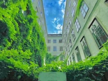 Wohnen im 7 ten himmel innenstädtische eigentumswohnung elegante klassische wiener altbau wohnung mit 2 zimmern in top lage am spittelberg durchhaus!
