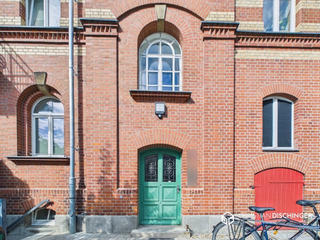 Wohnen im Altbau: 2 Zimmer Wohnung mit Balkon im Inneren Osten