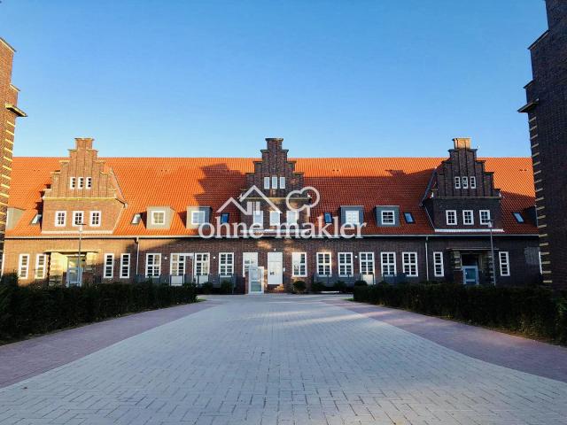 Wohnen im Baudenkmal! Hochparterre mit Balkon und Garten