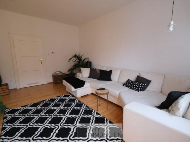 Wohnen im beliebten Maxfeld – Tolle 2 Zimmer Wohnung mit EBK, Balkon und Holzdielen