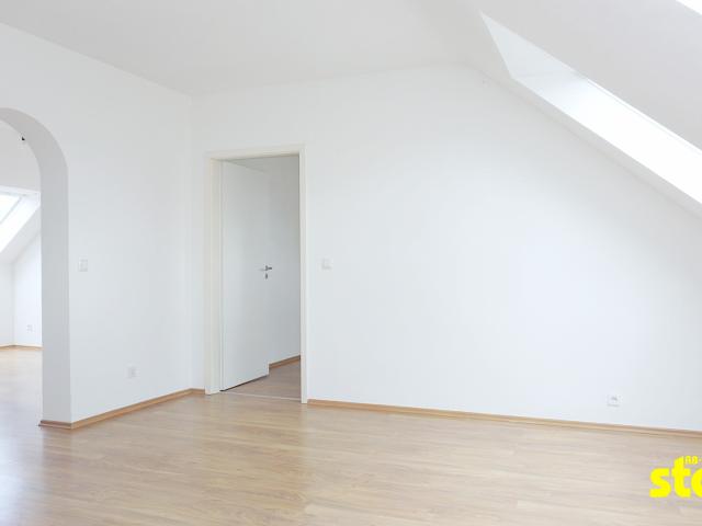 WOHNEN IM BRENTANOVIERTEL HELLE DACHGESCHOSSWOHNUNG