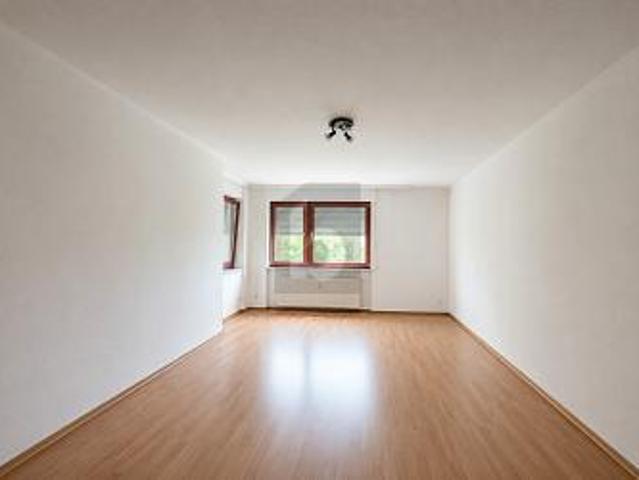 WOHNEN IM GRÜNEN MIT BALKON UND HOBBYKELLER