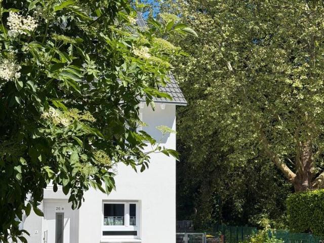 Wohnen im Grünen: Moderne Doppelhaushälfte sofort bezugsfrei