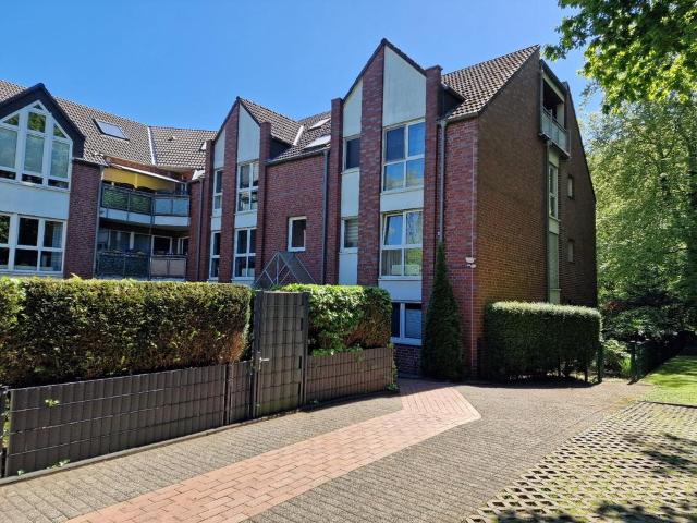 Wohnen im Grünen! Moderne Erdgeschosswohnung mit Terrasse und Ga