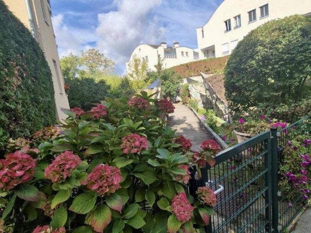 WOHNEN IM GRÜNEN! Neu sanierte 2 Zimmer Wohnung 53m² mit idyllischem Gemeinschaftsgarten!