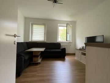 wohnen im grünen ohne kompromisse beste infrastruktur inklusive! gemütliche 2,5 zimmerwohnung mit cleverer raumaufteilung ab sommer verfügbar!