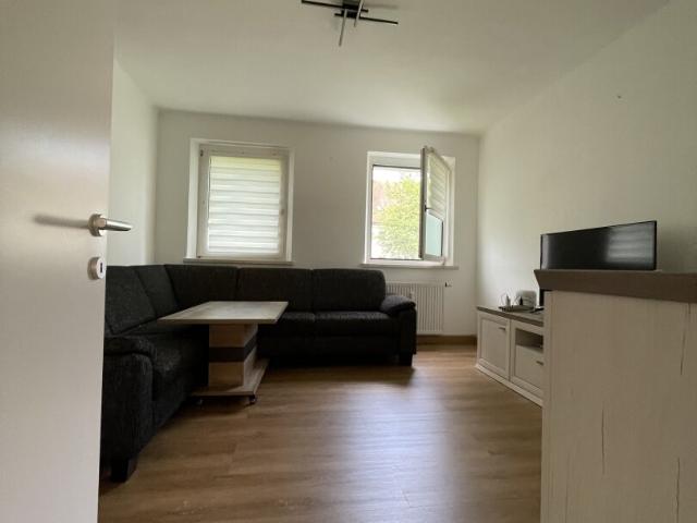 wohnen im grünen ohne kompromisse beste infrastruktur inklusive! gemütliche 2,5 zimmerwohnung mit cleverer raumaufteilung ab sommer verfügbar!