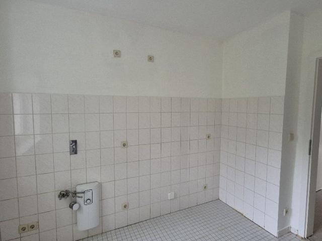 Wohnen im Grünen: Attraktive Wohnung mit schönem Mietergarten und Loggia