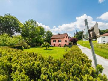 WOHNEN IM GRÜNEN | EINFAMILIENHAUS | GARAGE | GROSSZÜGIGES GRUNDSTÜCK I ROTO IMMOBILIEN