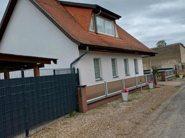 Wohnen im Grünen Einfamilienhaus mit Pool u.s.w