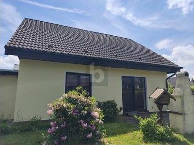 WOHNEN IM GRÜNEN FREIRAUM FÜR DIE GANZE FAMILIE