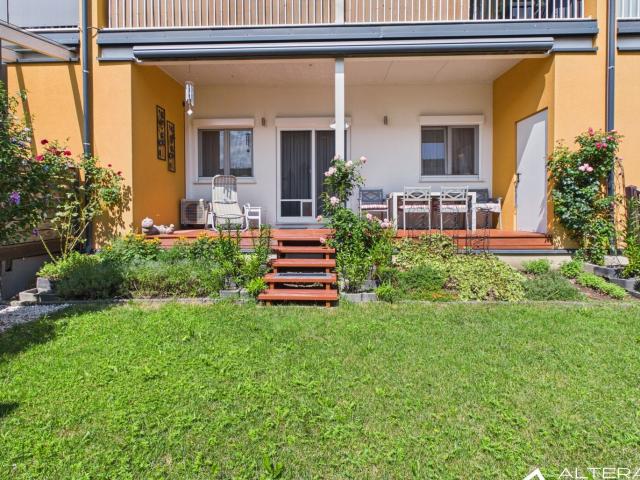 Wohnen im Grünen Gartenwohnung mit Terrasse und 2 Carports