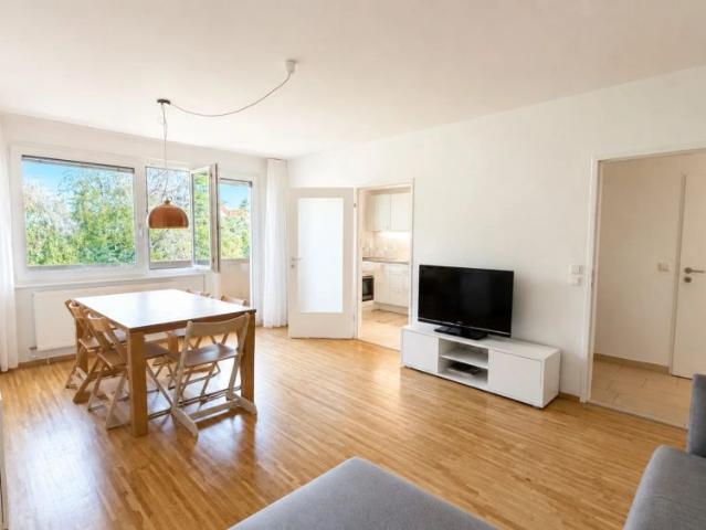 Wohnen im Grünen – gepflegte 3 Zimmer Wohnung mit Loggia | ZELLMANN IMMOBILIEN
