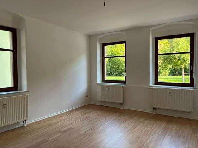 Wohnen im Grünen: Helle 2 Zimmer Wohnung
