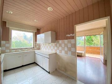 Wohnen im Grünen! Lichtdurchflutete Wohnung mit Balkon. Garten und Garagenoption!