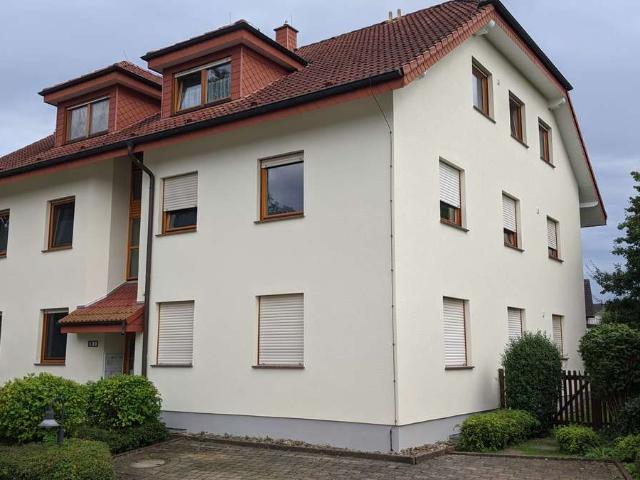 Wohnen im Grünen: Ruhige Dachgeschosswohnung mit Weitblick