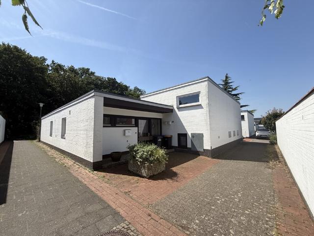 Wohnen im Grünen: Split Level Bungalow auf Erbbaugrundstück mit Erwerbsperspektive!