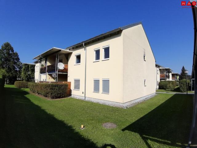 wohnen im grünen / wohlfühl wohnung mit terrasse, carport und galerie
