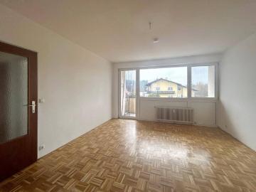 WOHNEN IM GRÜNEN 3 ZIMMER WOHNUNG MIT BALKON UND PARKPLATZ
