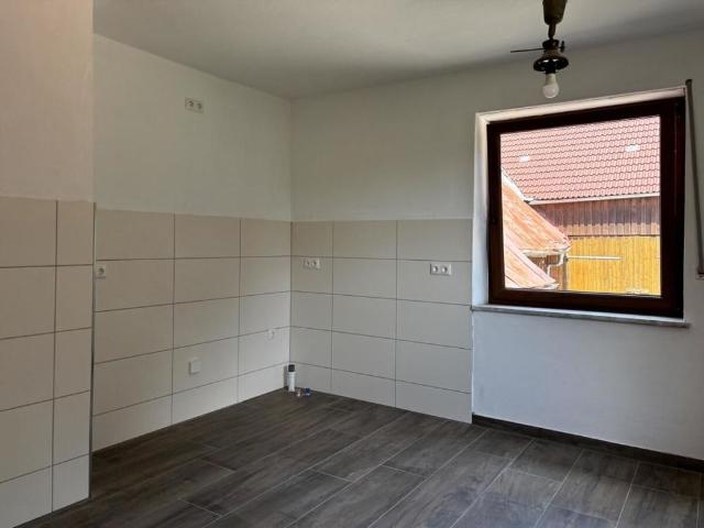 Wohnen im Grünen – 3 Zimmer Wohnung mit Balkon in Wildstein bei Teunz