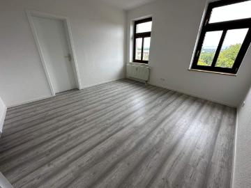 Wohnen im Dachgeschoss modernes Laminat. u.v.m