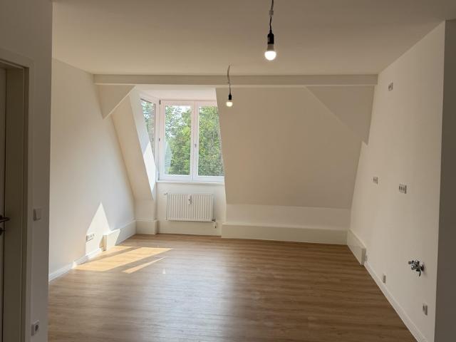 Wohnen im Denkmal – frisch sanierte 115 m² Dachgeschosswohnung mit großem Wohnbereich