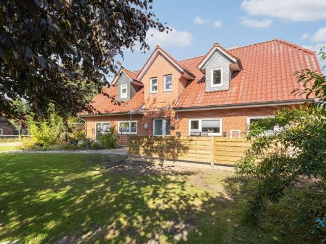 Wohnen im Einklang mit der Natur – modernisiertes Landhaus mit Einliegerwohnung & Badesee