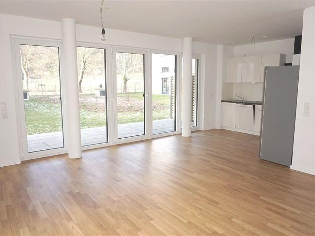 Wohnen im Erdgeschoss – 2 Zimmer Wohnung mit Terrasse & Einbauküche