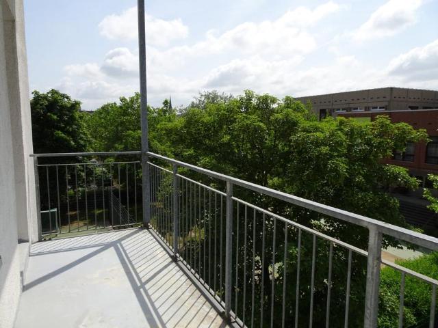 Wohnen im Kiez: 3 Raumwohnung mit Südbalkon & Tageslichtbad