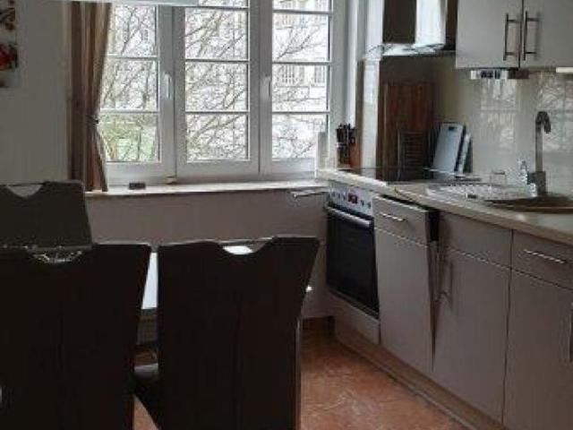 Wohnen im Heimgarten 1.OG inkl. EBK + Möbelierung ! Bad mit Wanne Balkon !